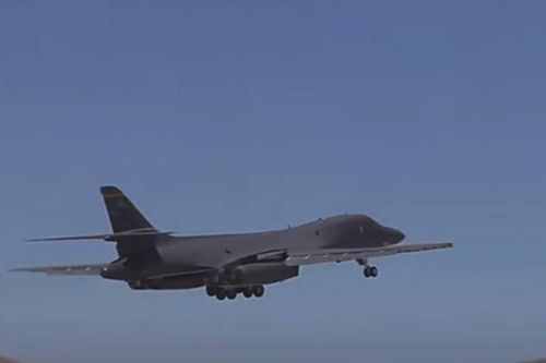 Chuyên gia bình luận việc 3 chiếc Su-35 Nga chặn oanh tạc cơ B-1B Mỹ