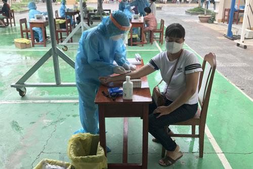 Khai báo gian dối để được xét nghiệm COVID-19 có thể bị truy cứu trách nhiệm hình sự