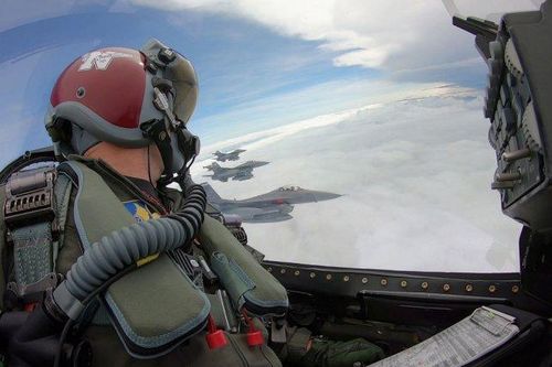 Không lực Hoa Kỳ thử nghiệm đội hình F-16 với radar AESA