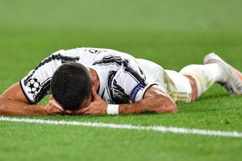 Cố gắng vô vọng của Ronaldo, trọng tài thảm họa và những điểm nhấn ở trận Juve 2-1 Lyon