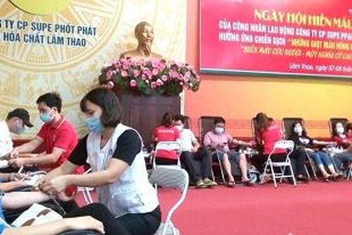 Công ty CP Supe phốt phát và hóa chất Lâm Thao vận động trên 350 đơn vị máu
