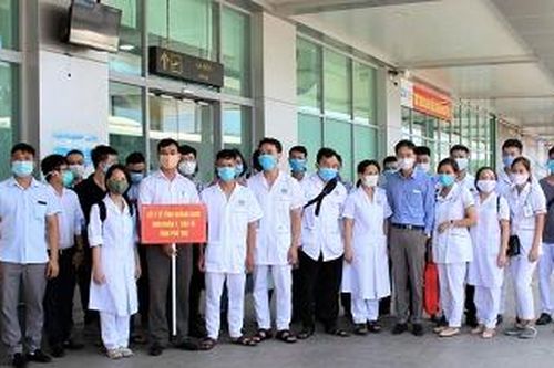 38 'chiến binh' áo blouse trắng đã có mặt tại tâm dịch Quảng Nam