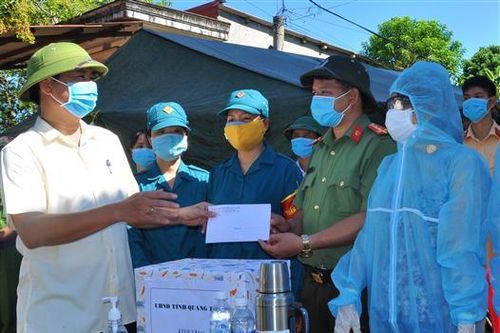 Chủ tịch UBND tỉnh Võ Văn Hưng kiểm tra các khu vực phong tỏa tạm thời để phòng, chống COVID-19