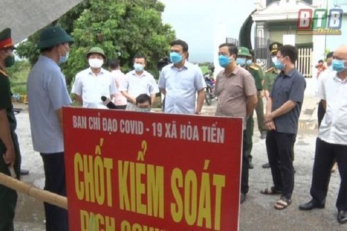 Thái Bình điều xe chuyên dụng chở 7 sĩ tử trong vùng cách ly COVID-19 đi thi