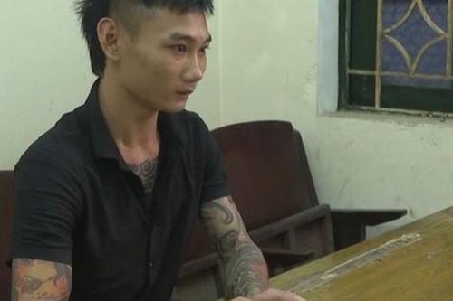 Bắt hai 'ma cô' mang súng đi giải quyết mâu thuẫn