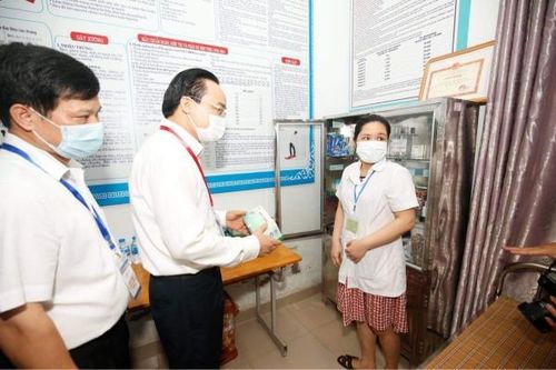 Bộ trưởng Bộ GD-ĐT Phùng Xuân Nhạ trực tiếp kiểm tra việc chuẩn bị cho kỳ thi tốt nghiệp THPT