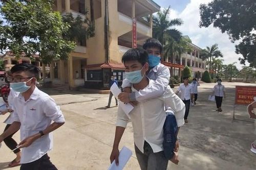 Thanh Hóa: Hình ảnh đẹp ngày thi tốt nghiệp THPT đầu tiên