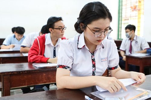'Đất Nước' vào đề thi Ngữ văn tốt nghiệp THPT