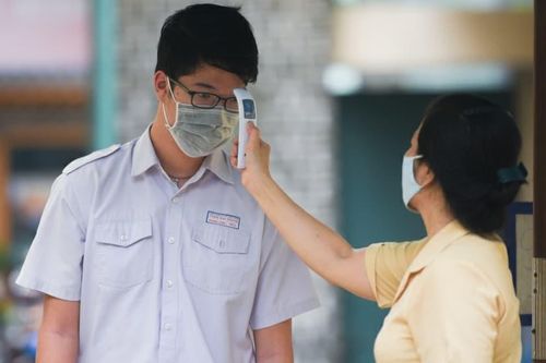 Thay 5 giáo viên coi thi tiếp xúc cháu của bệnh nhân Covid-19