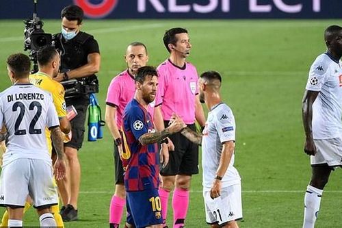 Messi từ chối bắt tay trọng tài vì không được công nhận bàn thắng