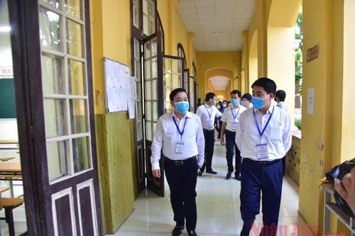 Chủ tịch Thành phố Hà Nội kiểm tra điểm thi có ba thí sinh thi riêng