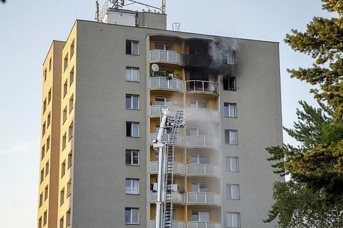 Czech: Ít nhất 11 người thiệt mạng trong hỏa hoạn ở tòa nhà 13 tầng, dấu hiệu vụ tấn công đốt phá