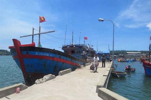Cách ly tập trung 16 ngư dân nghi tiếp xúc với người nước ngoài