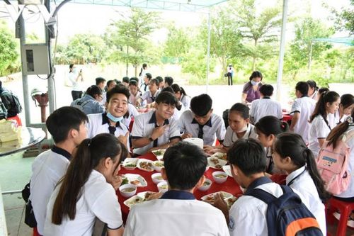 Cần Thơ: Hàng ngàn suất ăn miễn phí 'ấm lòng' sĩ tử thi tốt nghiệp THPT 2020