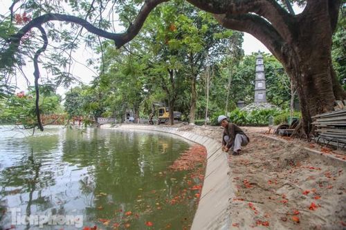 Cận cảnh vòng cung bờ kè khối bê tông 'khổng lồ' vừa kết nối ở Hồ Gươm