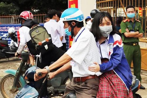 Lâm Đồng: Bị đa chấn thương, nữ sinh vẫn quyết thi THPT