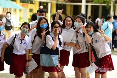 Sĩ tử vui vẻ, phấn chấn sau ngày thi đầu tiên