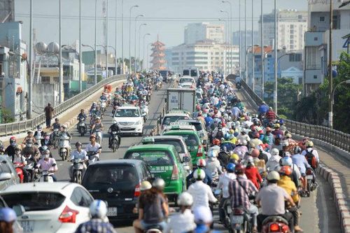 8 kinh nghiệm khi lái xe số sàn trong thành phố