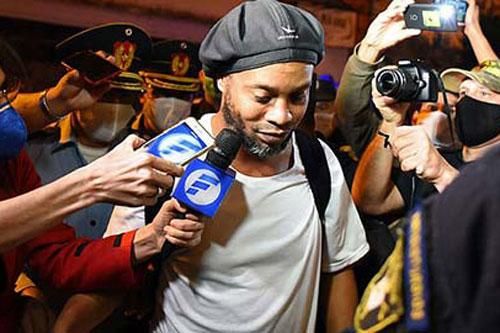 Ronaldinho được trả tự do sau 5 tháng ngồi tù