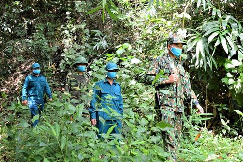'Ăn nương, ngủ lán' kiểm soát phòng dịch