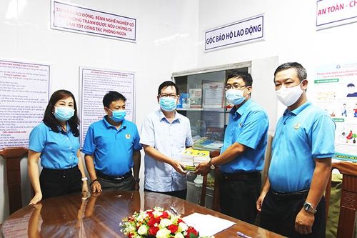 Liên đoàn Lao động tỉnh: Nghiệm thu và bàn giao góc bảo hộ lao động