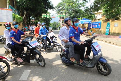 Tiếp sức, đồng hành cùng các 'sĩ tử'