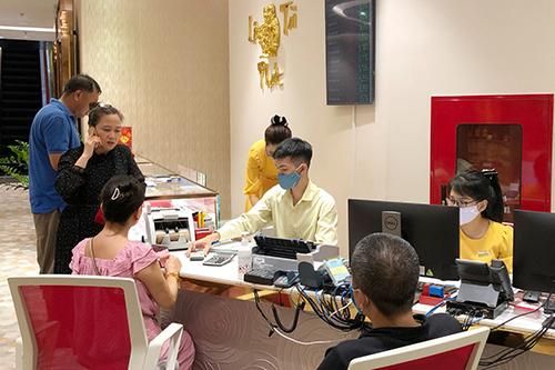 Người mua vàng 'đu đỉnh' lỗ khoảng 2 triệu đồng sau một đêm