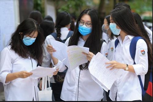 Gần 900.000 thí sinh hồi hộp bước vào môn thi đầu tiên kỳ thi tốt nghiệp THPT