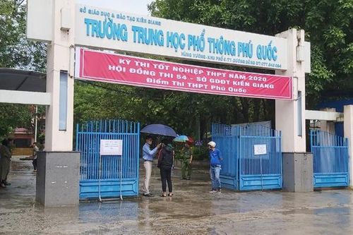Phó chủ tịch xã ở Phú Quốc thi tốt nghiệp THPT