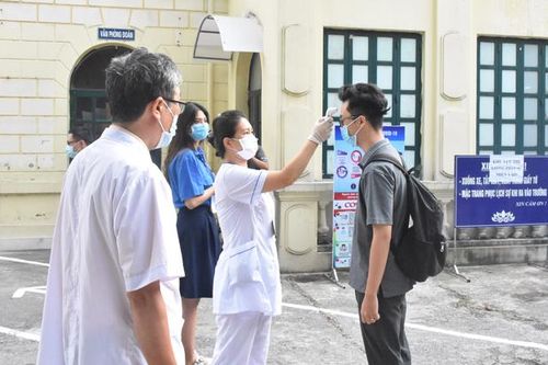 Cả nước có 13 thí sinh bị đình chỉ thi trong ngày thi đầu