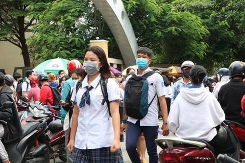 TP.HCM: Đề văn dễ thở, nhưng thí sinh gặp nhiều khó khăn khi ôn thi tốt nghiệp tại nhà