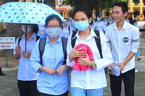 Hải Dương: 1 thí sinh bị đình chỉ do mang điện thoại vào phòng thi, nhiều thí sinh vắng mặt trong ngày đầu thi tốt nghiệp THPT