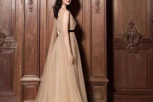 Loạt ảnh ái nữ của ông trùm Huawei: Học giỏi, bình dị nhưng khi khoác lên chiếc váy dạ hội lập tức trở thành công chúa kiều diễm vạn người mê