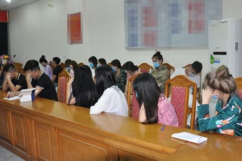 Rủ nhau vào khách sạn, mở nhạc sử dụng ma túy giữa mùa dịch