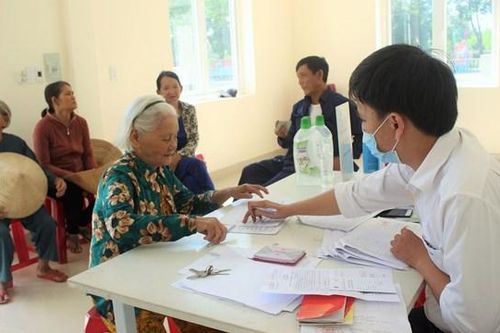 Tiền hỗ trợ người dân bị ảnh hưởng dịch Covid-19, chậm do đâu?