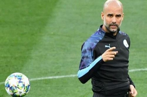 HLV Guardiola cho Man City tập phạt góc trước tứ kết Champions League