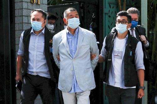 Trùm truyền thông Hong Kong và con trai bị bắt theo luật an ninh mới