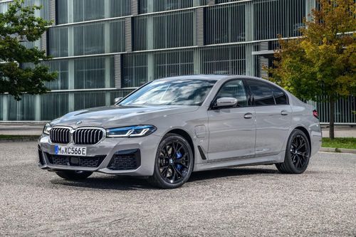 Chi tiết BMW 545e xDrive 2021 G30 - mẫu hybrid nhanh nhất của BMW