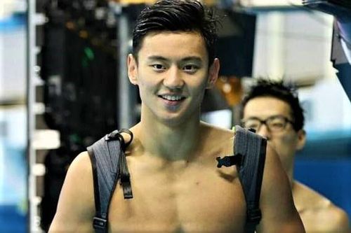 Nam thần bơi lội Trung Quốc tỏa sáng khi bước vào showbiz