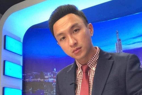 MC nam xách mé Hương Giang
