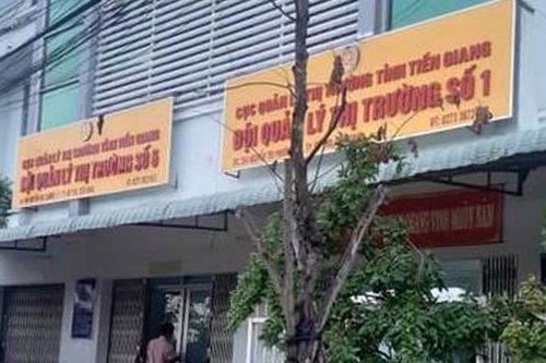 Đội trưởng quản lý thị trường quan hệ bất chính