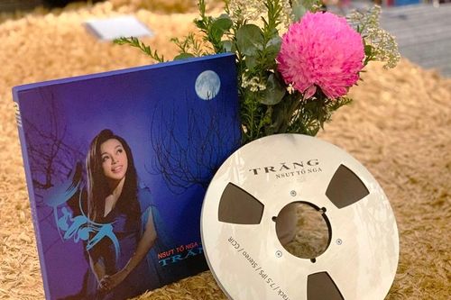 'Trăng' - album tiên phong mới của NSƯT Tố Nga