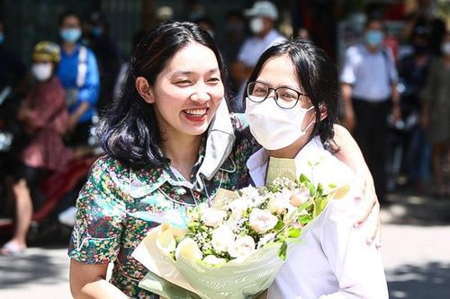 Bài thi tổ hợp nhẹ nhàng, thí sinh thoải mái bước vào môn thi cuối