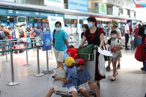 Hơn 700 du khách mắc kẹt ở Đà Nẵng sẽ về Hà Nội, TP.HCM ngày 12-13/8