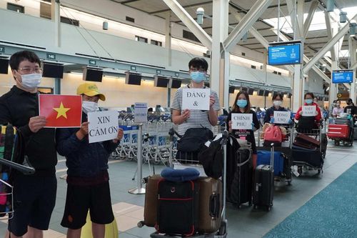 Thêm chuyến bay đưa hơn 300 công dân Việt Nam từ Canada, Hàn Quốc về nước