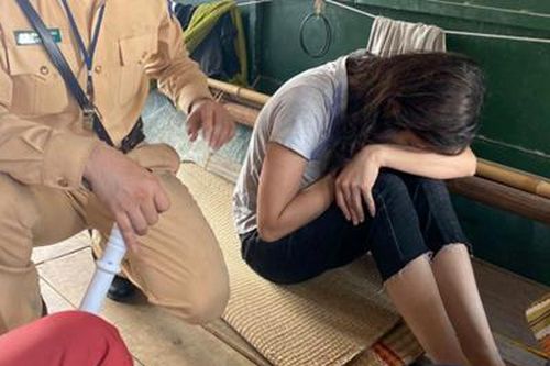 Buồn tình cô gái lao mình xuống sông Hồng