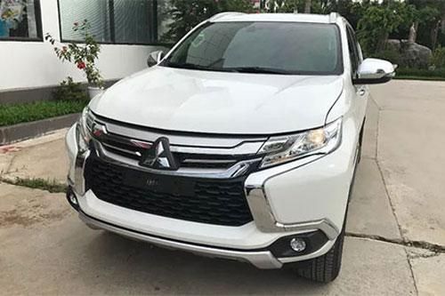 Đối thủ của Hyundai Santa Fe, Toyota Fortuner đẹp long lanh, giảm giá xuống còn hơn 700 triệu