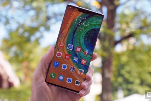 Nhà sản xuất smartphone lớn nhất thế giới 'than' hết chip để làm điện thoại