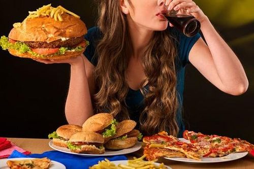 4 thói quen âm thầm gây hại đường ruột, làm hỏng mạch máu và rút ngắn tuổi thọ