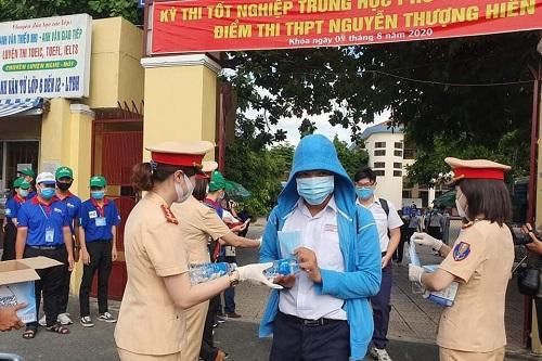 Những khoảnh khắc đẹp trong kỳ thi THPT quốc gia 2020
